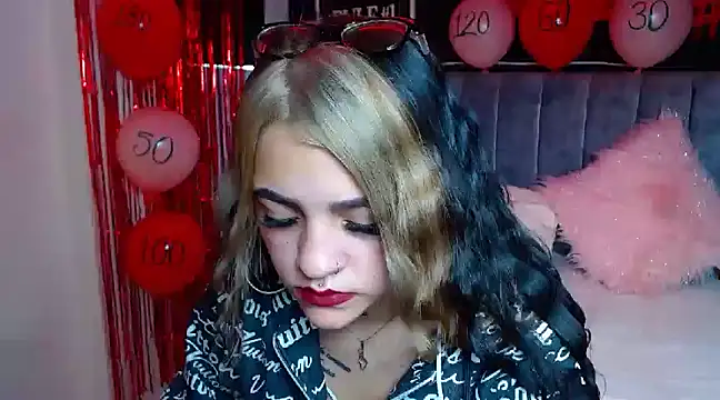 Violettasquirt online show from February 2025 02:59:01 PM