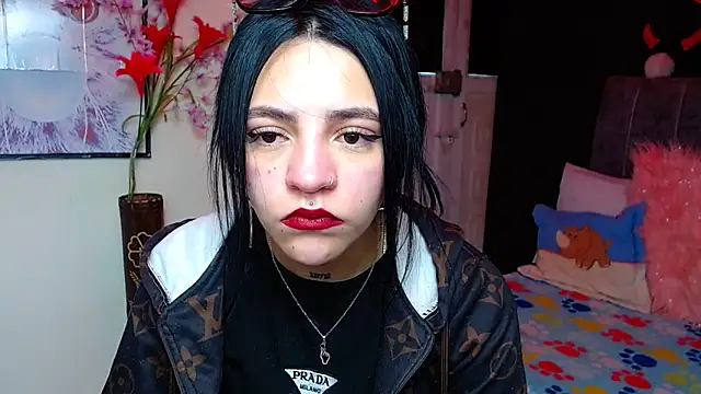 Violettasquirt online show from November 2025 01:22:01 PM