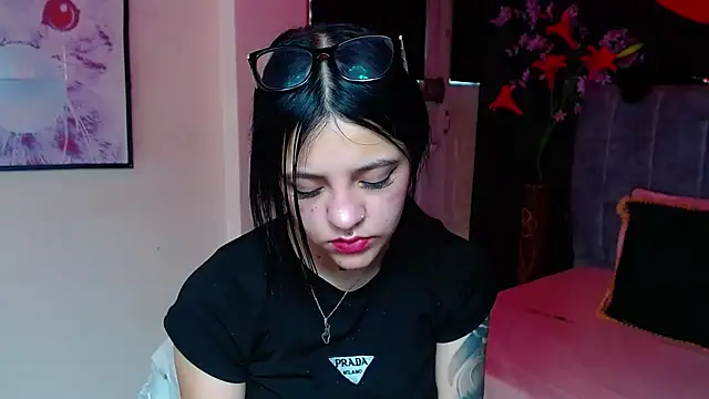 Violettasquirt online show from December 2025 03:21:02 PM