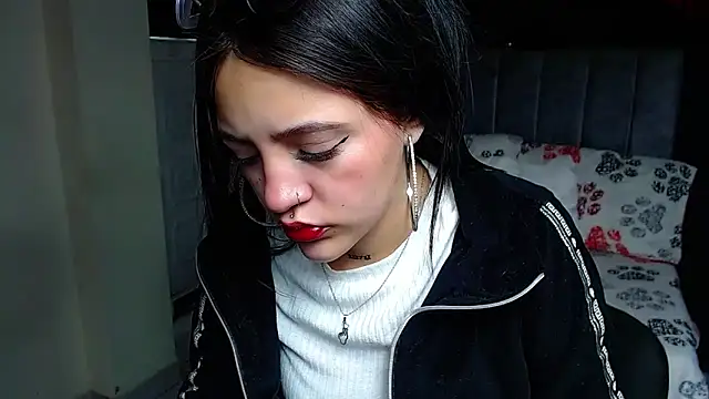 Violettasquirt online show from April 2026 01:11:01 PM