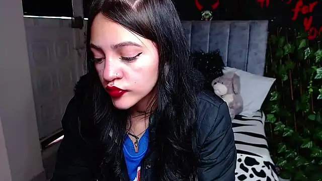 Snapshot of Violettasquirt chatting on April 2026 01:39:02 PM Violettasquirt online show from April 2026 01:39:02 PM