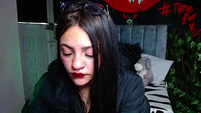 Snapshot of Violettasquirt chatting on April 2026 01:34:02 PM Violettasquirt online show from April 2026 01:34:02 PM