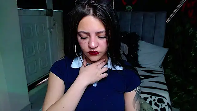 Snapshot of Violettasquirt chatting on April 2026 01:38:02 PM Violettasquirt online show from April 2026 01:38:02 PM