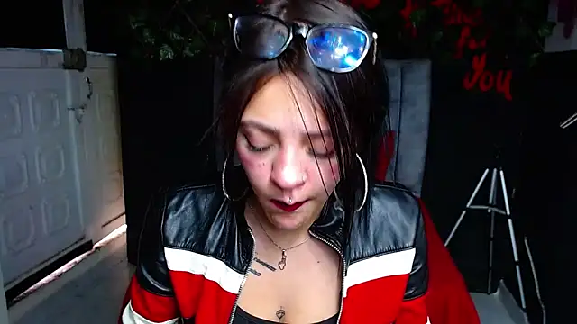 Snapshot of Violettasquirt chatting on May 2026 01:49:02 PM Violettasquirt online show from May 2026 01:49:02 PM