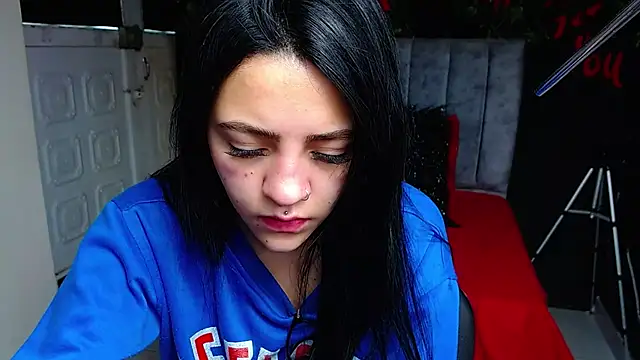 Snapshot of Violettasquirt chatting on May 2026 02:14:01 PM Violettasquirt online show from May 2026 02:14:01 PM