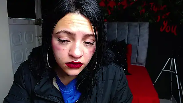 Snapshot of Violettasquirt chatting on May 2026 01:29:01 PM Violettasquirt online show from May 2026 01:29:01 PM