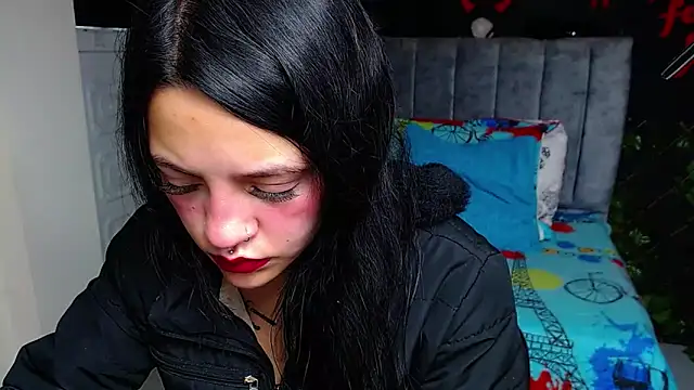 Snapshot of Violettasquirt chatting on May 2026 03:18:01 PM Violettasquirt online show from May 2026 03:18:01 PM