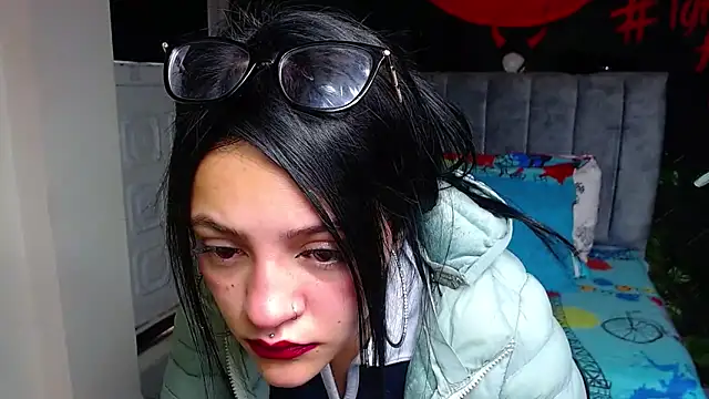 Snapshot of Violettasquirt chatting on May 2026 01:40:01 PM Violettasquirt online show from May 2026 01:40:01 PM