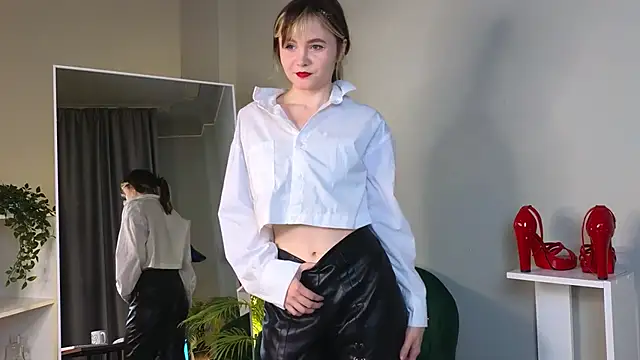 Snapshot of CiriRianonn chatting on September 2025 04:25:02 AM CiriRianonn online show from September 2025 04:25:02 AM