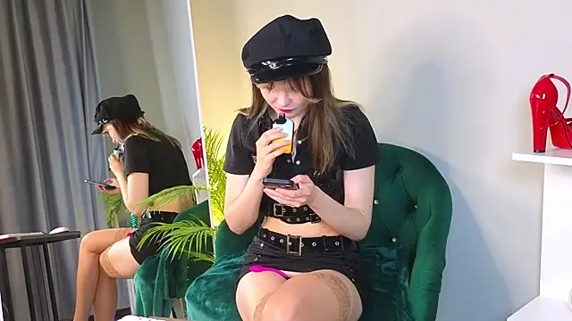 Snapshot of CiriRianonn chatting on September 2025 04:59:02 AM CiriRianonn online show from September 2025 04:59:02 AM