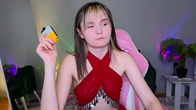 Snapshot of CiriRianonn chatting on October 2025 04:43:02 AM CiriRianonn online show from October 2025 04:43:02 AM