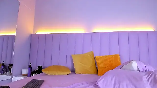 cute nahiabe online show from December 2024 06:26:01 AM