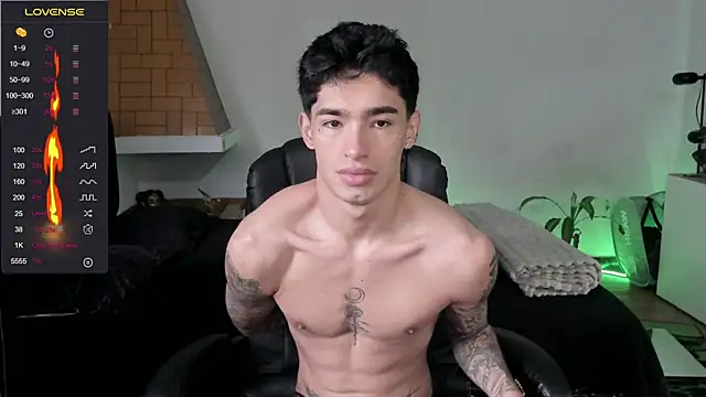 Snapshot of Damon__333 chatting on July 2026 08:55:02 PM Damon 333 online show from July 2026 08:55:02 PM