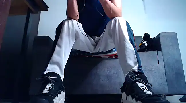 Snapshot of mastersmits chatting on February 2025 04:40:02 AM mastersmits online show from February 2025 04:40:02 AM