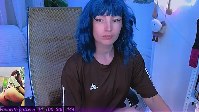 Toxic Ellies online show from July 2026 01:59:01 PM