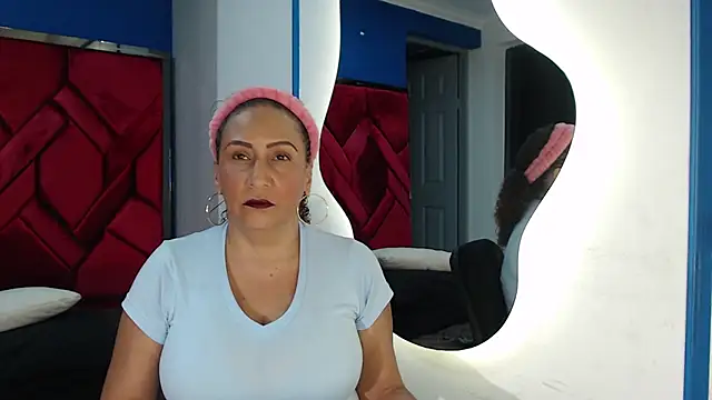 EvaMills1 online show from February 2025 01:08:02 PM