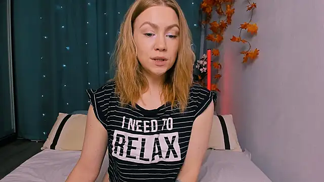 InsatiableFoxX online show from October 2025 03:24:01 PM