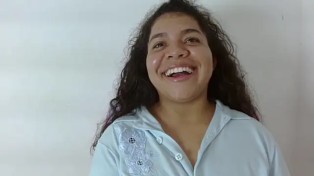 yulissa18 online show from January 2025 04:44:01 PM