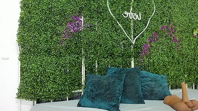 valentina 0  online show from November 2025 08:30:01 PM