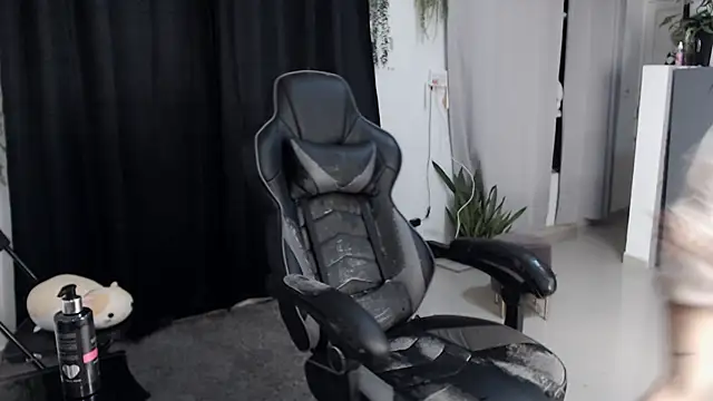 Snapshot of liz-beths chatting on February 2026 07:46:01 AM liz-beths online show from February 2026 07:46:01 AM