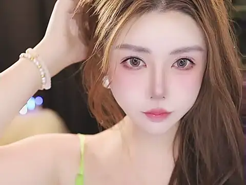 Snapshot of Qiaoqiao_ chatting on July 2026 04:45:01 PM Qiaoqiao online show from July 2026 04:45:01 PM