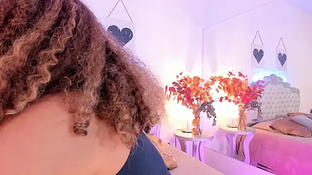 NiaColusi online show from November 2025 09:58:01 PM