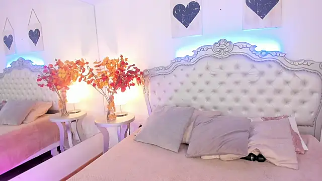 NiaColusi online show from November 2025 06:57:01 PM