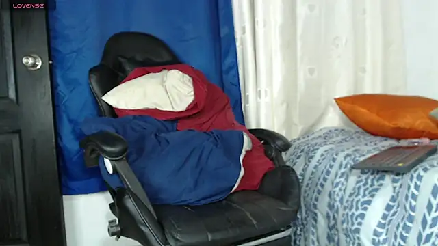 tizziano castillo  online show from March 2025 01:32:02 AM