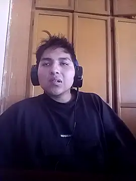 Snapshot of LoganFinds chatting on December 2025 02:59:01 PM LoganFinds online show from December 2025 02:59:01 PM