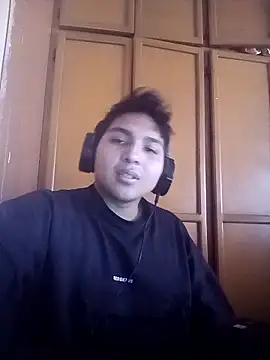 Snapshot of LoganFinds chatting on December 2025 02:15:01 PM LoganFinds online show from December 2025 02:15:01 PM
