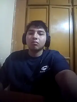 Snapshot of LoganFinds chatting on December 2025 03:57:01 AM LoganFinds online show from December 2025 03:57:01 AM