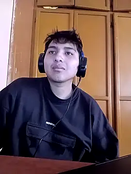 Snapshot of LoganFinds chatting on February 2026 05:20:02 PM LoganFinds online show from February 2026 05:20:02 PM