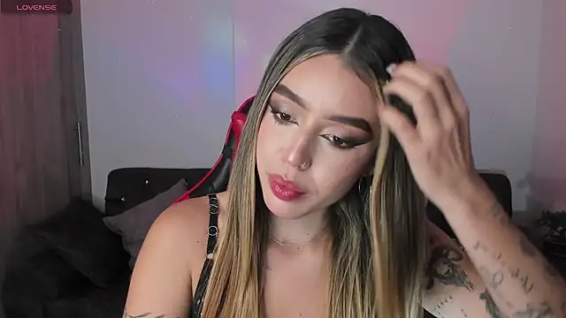 zoee jackson online show from November 2025 04:45:02 AM