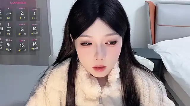 Q-ing online show from January 2025 12:26:01 PM