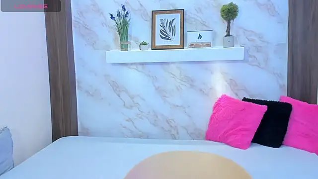 AmyBarton02 online show from December 2025 06:12:02 PM