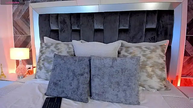 TaniaSmith1 online show from February 2025 07:38:01 PM