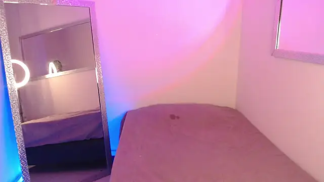 michaela cox online show from March 2025 06:58:01 PM