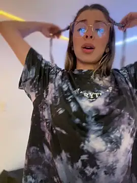 AmmyCollinsW online show from October 2025 08:52:01 PM