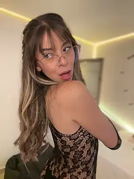 AmmyCollinsW online show from October 2025 10:25:02 PM