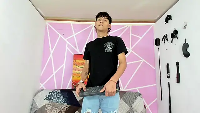 Fresahot2005 online show from January 2025 07:09:02 PM