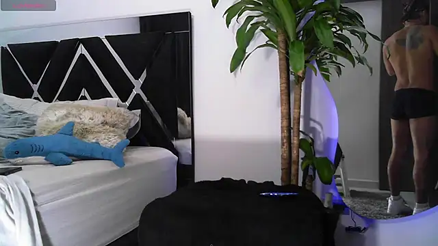 LeooBigBoy online show from February 2025 04:18:02 AM