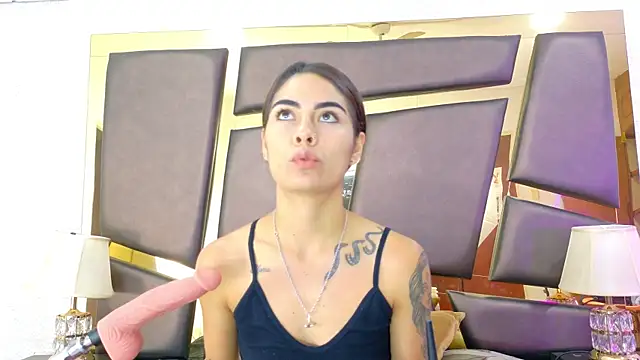 NicoleEsposito online show from October 2025 01:00:01 PM