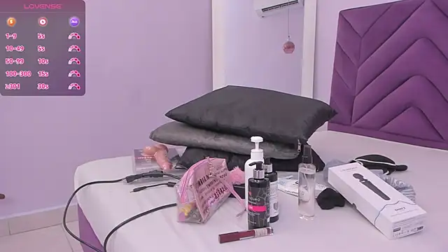 Maddyjohnsonn online show from December 2024 03:54:02 AM