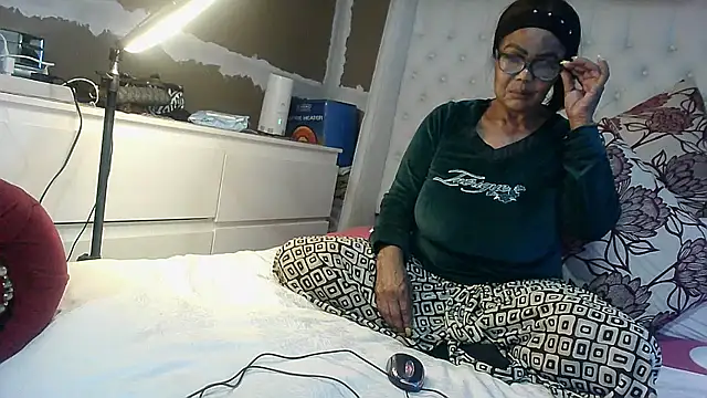 Carocurvy online show from September 2025 04:50:01 PM