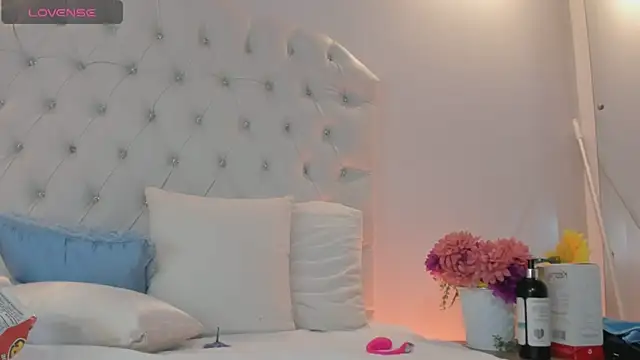 brithany rousee online show from October 2025 04:09:02 PM