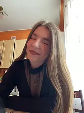 Snapshot of RoseMe_ chatting on March 2025 10:48:01 AM RoseMe online show from March 2025 10:48:01 AM