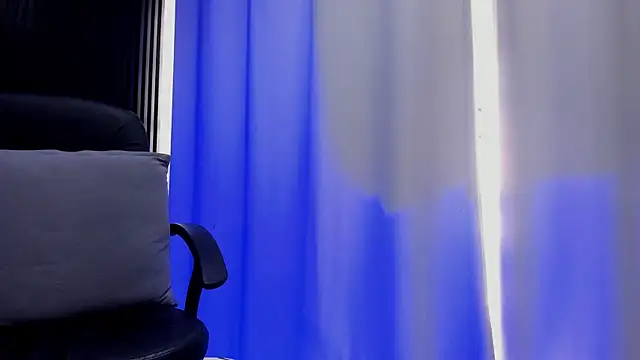 Snapshot of BambiiQueen chatting on December 2024 07:14:01 PM BambiiQueen online show from December 2024 07:14:01 PM