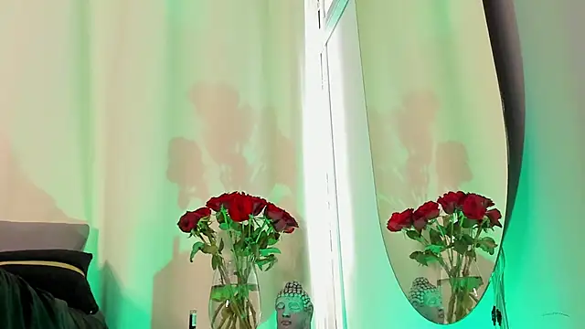 Snapshot of BambiiQueen chatting on February 2025 02:43:02 PM BambiiQueen online show from February 2025 02:43:02 PM