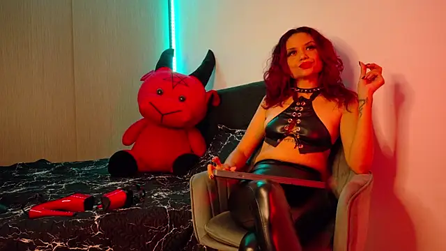 Snapshot of BambiiQueen chatting on September 2025 03:27:02 PM BambiiQueen online show from September 2025 03:27:02 PM