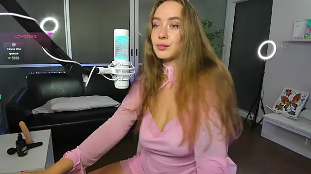 Snapshot of AngelPaull chatting on December 2024 08:40:02 PM AngelPaull online show from December 2024 08:40:02 PM